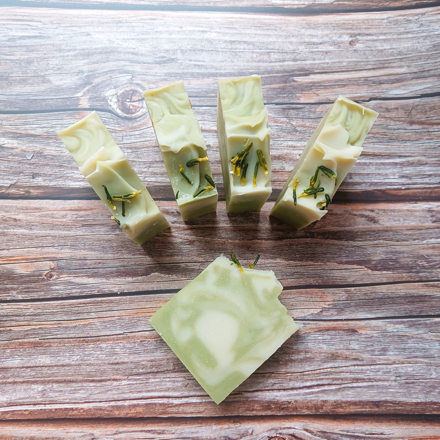 KALE & LEMONGRASS SOAP BAR